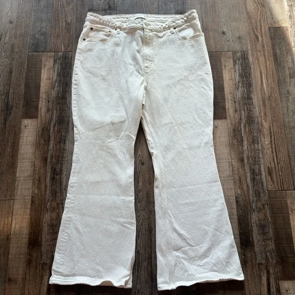 Abercrombie The Vintage Flare High Rise Jean Curve Love in Cream Size 34 Short - Picture 2 of 5